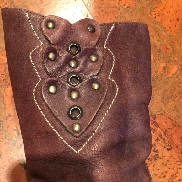 Mid-calf leather boots with heart patches - Picture 3 of 10